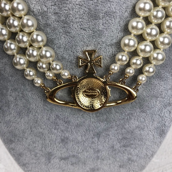 Vivienne Westwood Three Row Pearl Bas Relief Choker - Picture 6 of 7